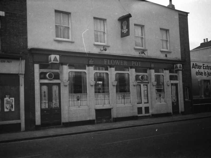 Flower Pot London E17 taken in 1986.. (Pub, External). Published on 10-01-2019