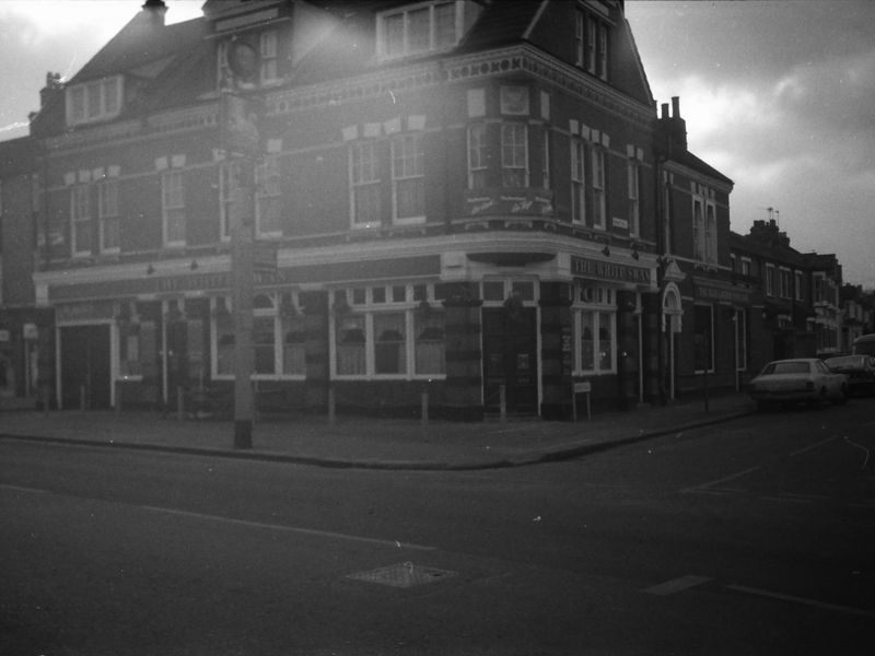 White Swan London E17 taken in 1986.. (Pub, External). Published on 10-01-2019