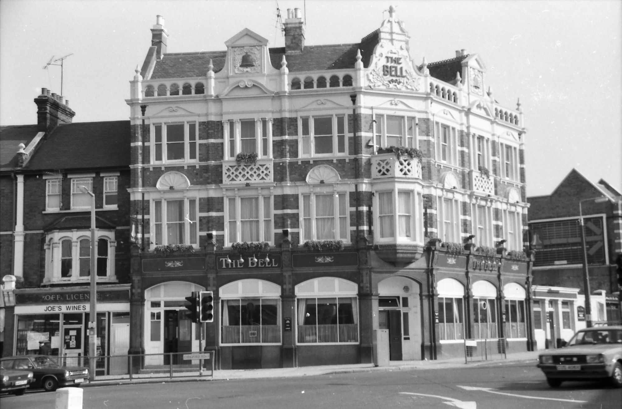 Bell London E17 taken in Oct 1988.. (Pub, External). Published on 10-01-2019