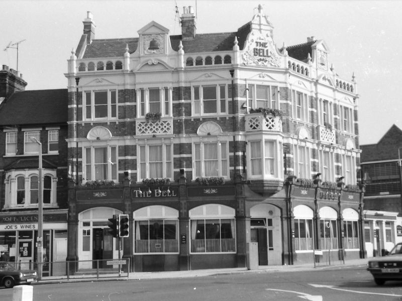 Bell London E17 taken in Oct 1988.. (Pub, External). Published on 10-01-2019 