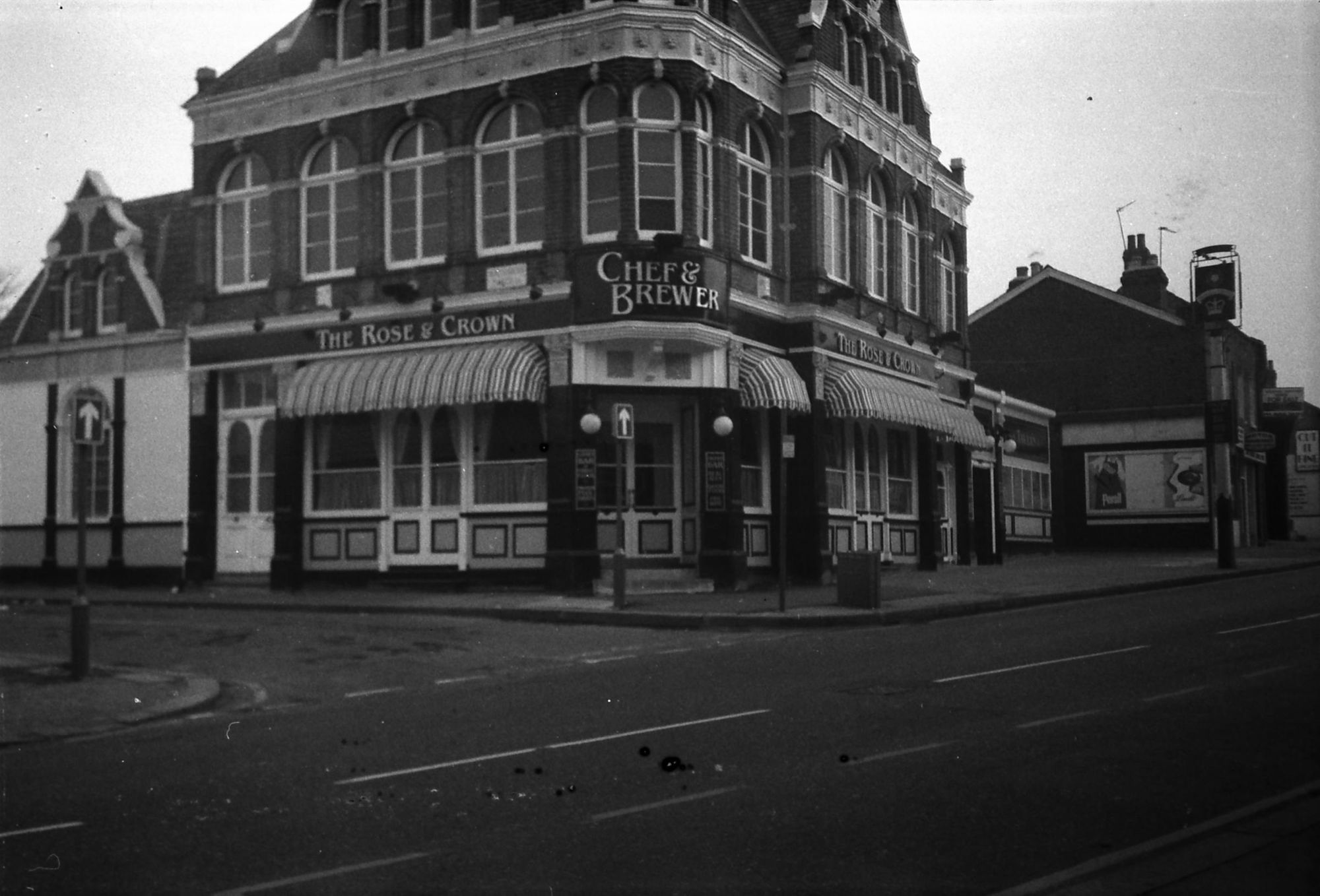 Rose & Crown London E17 taken in 1986.. (Pub, External). Published on 10-01-2019