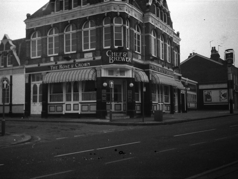 Rose & Crown London E17 taken in 1986.. (Pub, External). Published on 10-01-2019