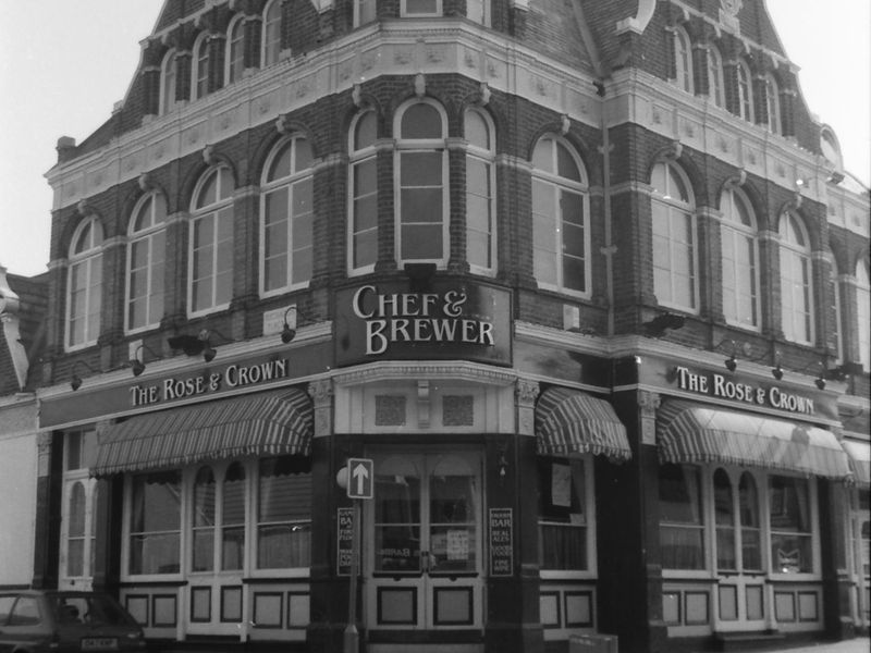 Rose & Crown London E17 taken in 1988.. (Pub, External). Published on 10-01-2019