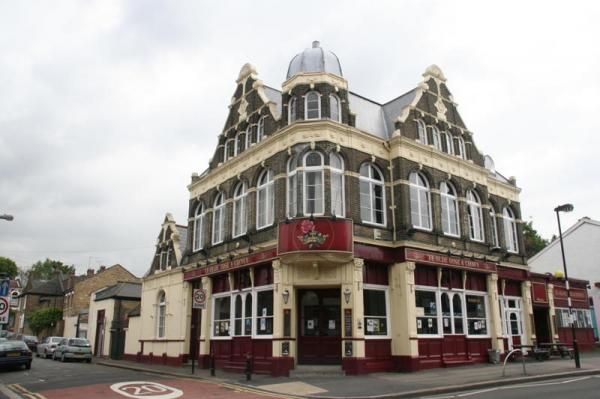 Rose & Crown London E17. (Pub, External). Published on 18-11-2013