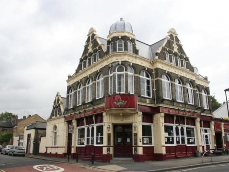 Rose & Crown London E17. (Pub, External). Published on 18-11-2013