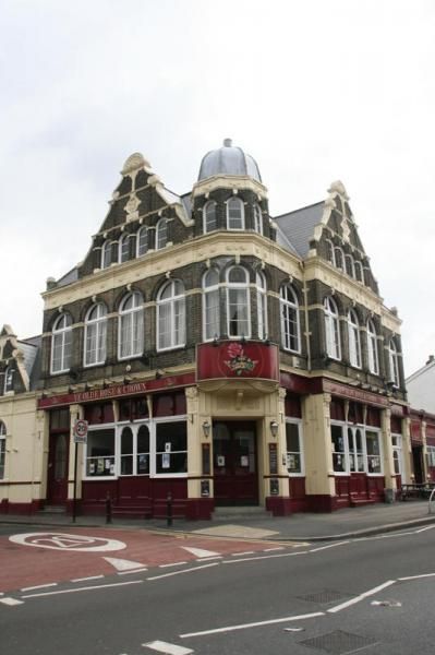 Rose & Crown London E17. (Pub, External). Published on 18-11-2013