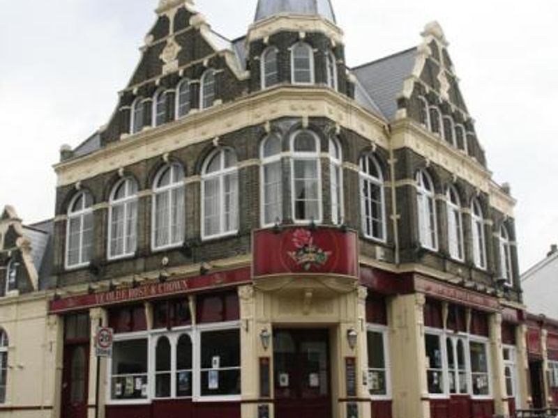 Rose & Crown London E17. (Pub, External). Published on 18-11-2013