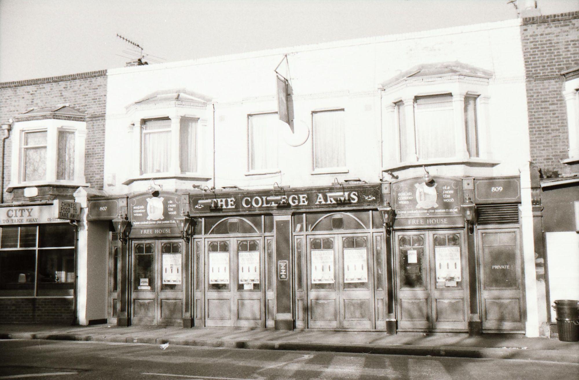 College Arms London E17 taken Between Aug 1989.. (Pub, External). Published on 10-01-2019