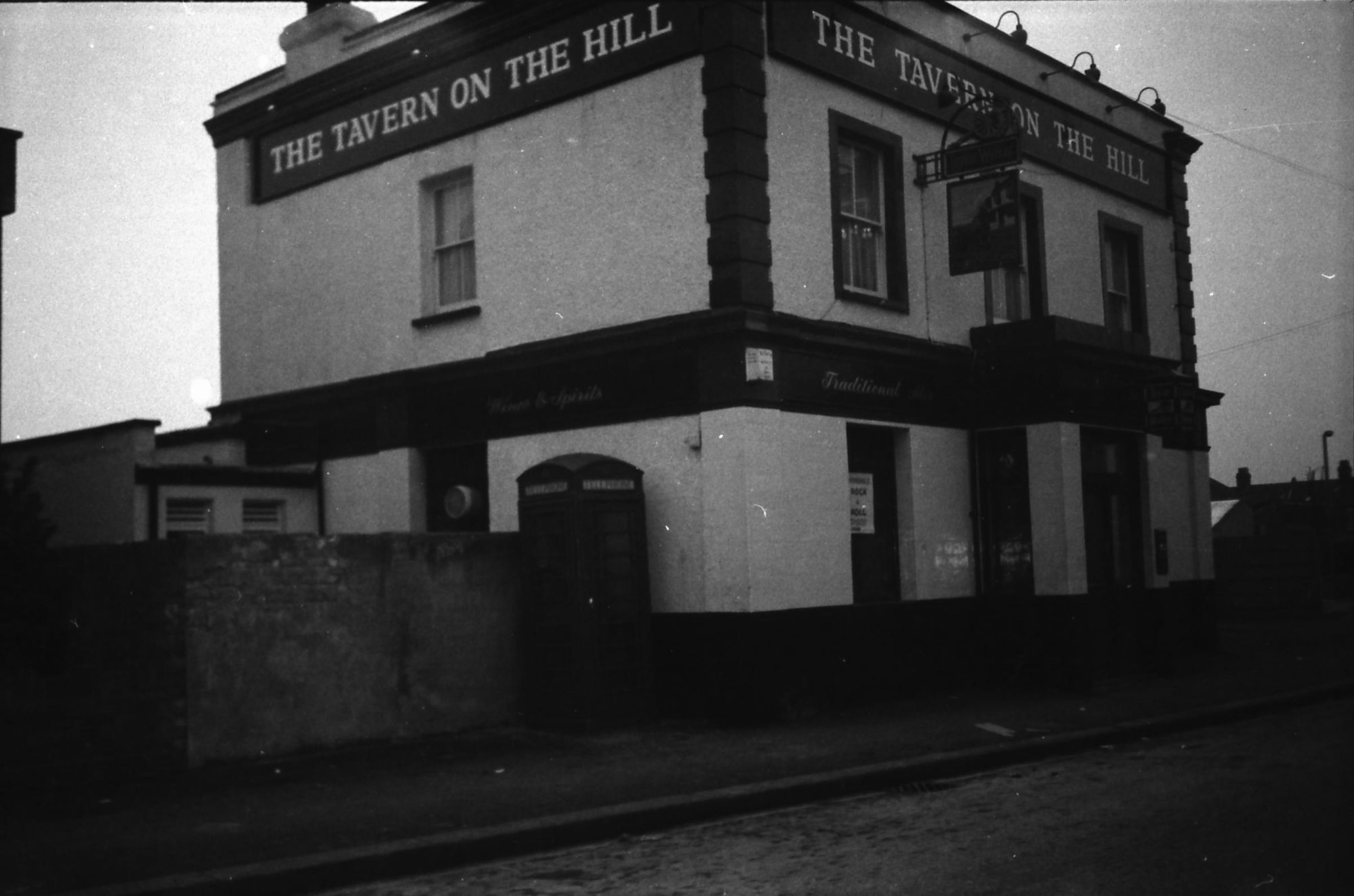 Tavern on the Hill London E17 taken in 1986.. (Pub, External). Published on 10-01-2019