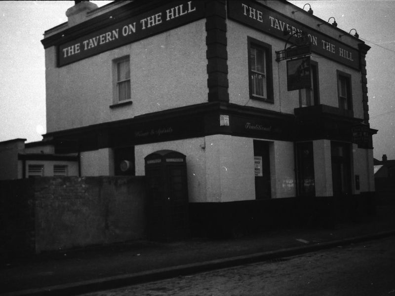 Tavern on the Hill London E17 taken in 1986.. (Pub, External). Published on 10-01-2019