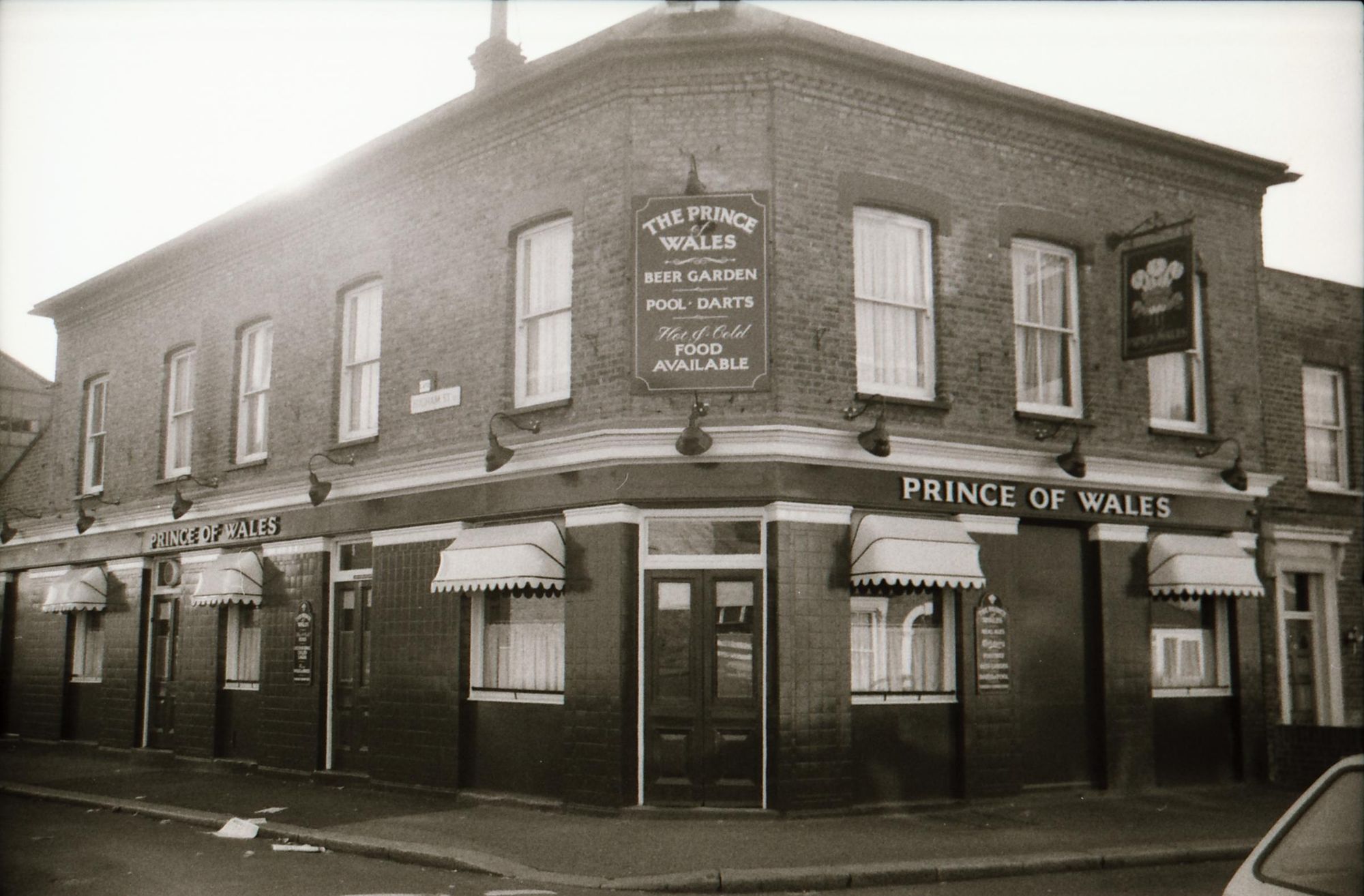 Prince of Wales London E17 taken between Aug 1989.. (Pub, External). Published on 10-01-2019