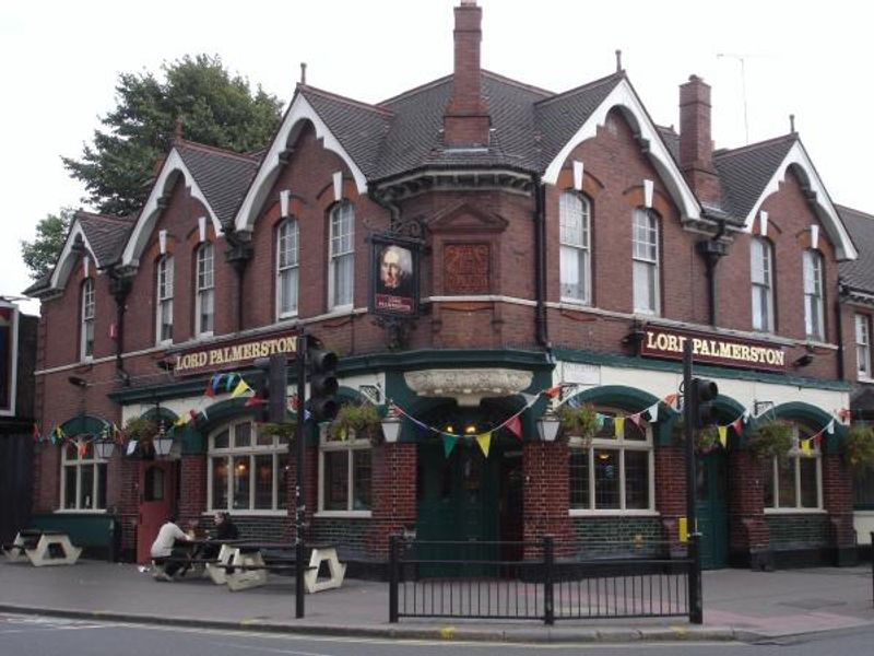 Lord Palmeston London E17 taken Aug 2007. (Pub, External). Published on 18-11-2013