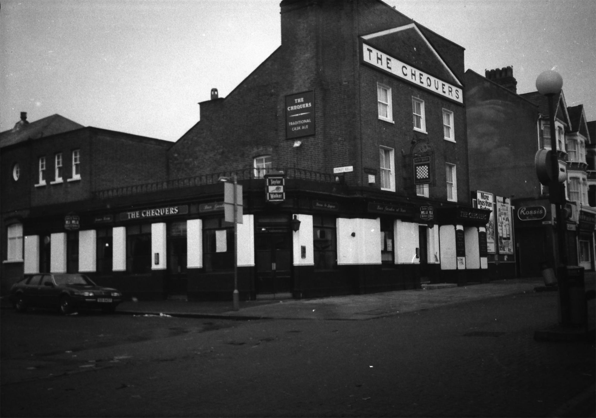 Chequers London E17 in 1986.jpg. (Pub, External). Published on 11-01-2019
