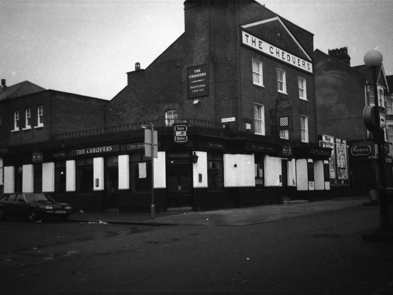 Chequers London E17 in 1986.jpg. (Pub, External). Published on 11-01-2019
