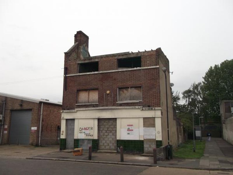 Artful London E17 taken April 2014. (Pub, External, Key). Published on 02-06-2014