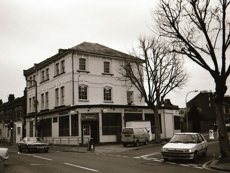 Sportsman London E17 taken between Dec 92-Jan 1994.. (Pub, External). Published on 10-01-2019