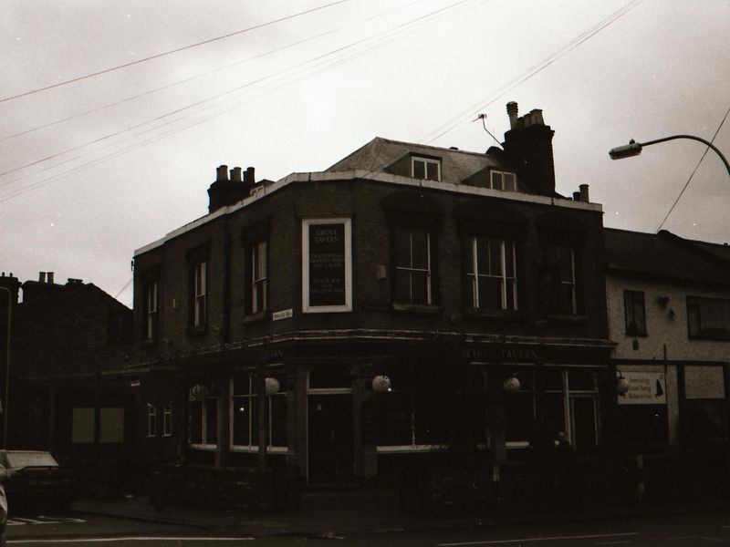 Grove Tavern London E17 taken between Dec 92-Jan 1994.. (Pub, External). Published on 10-01-2019