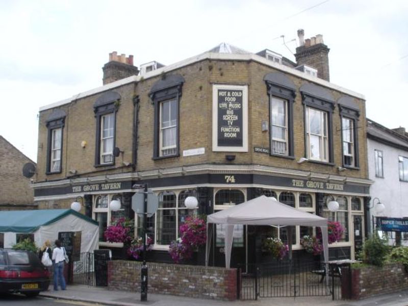 Grove Tavern London E17 taken Aug 2007. (Pub, External). Published on 18-11-2013