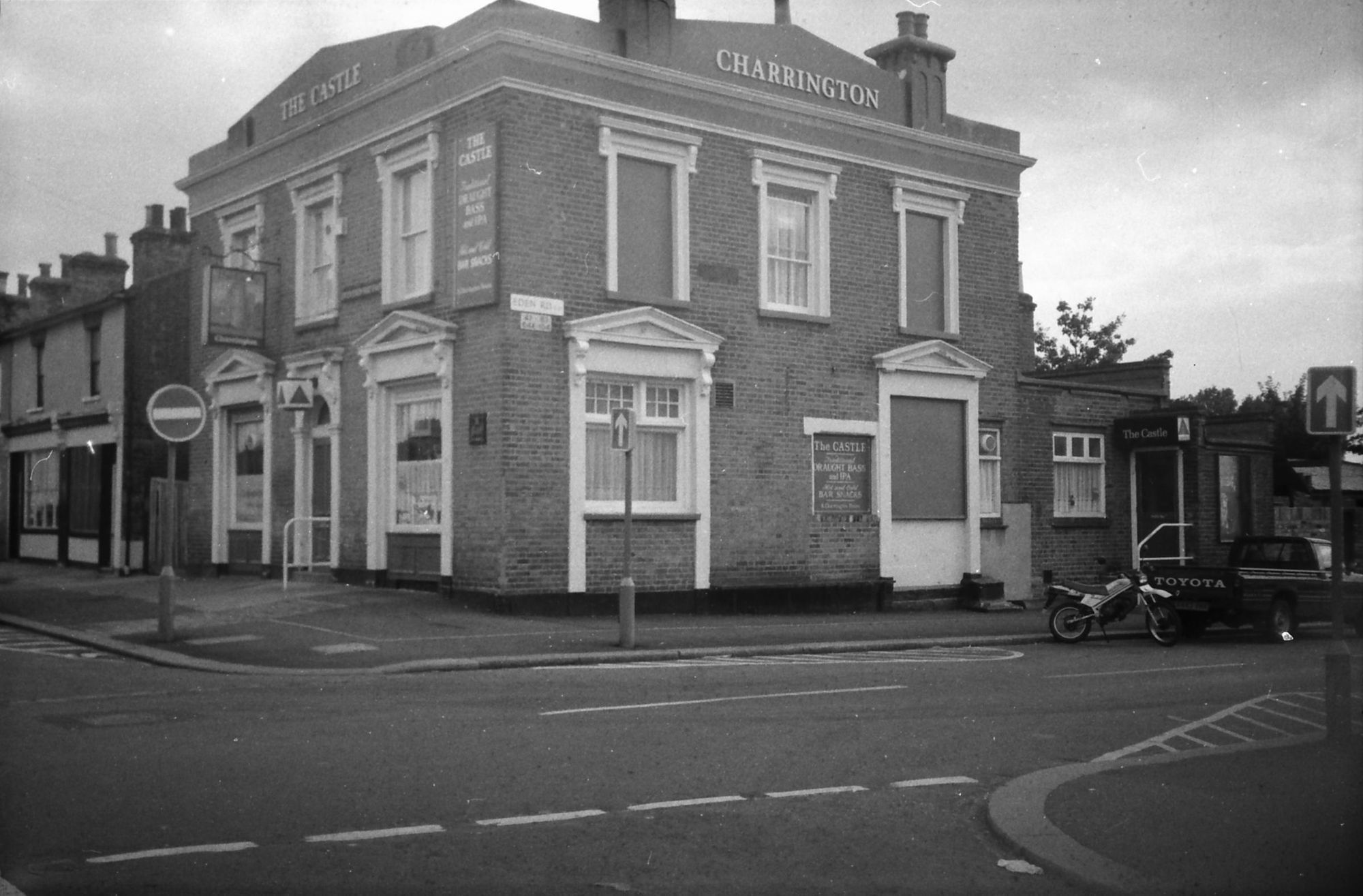 Bell London E17 taken in 1986.. (External). Published on 10-01-2019