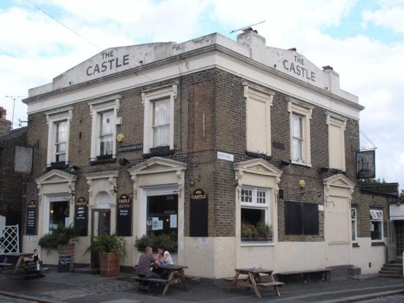Castle London E17 taken Aug 2007. (Pub, External). Published on 18-11-2013