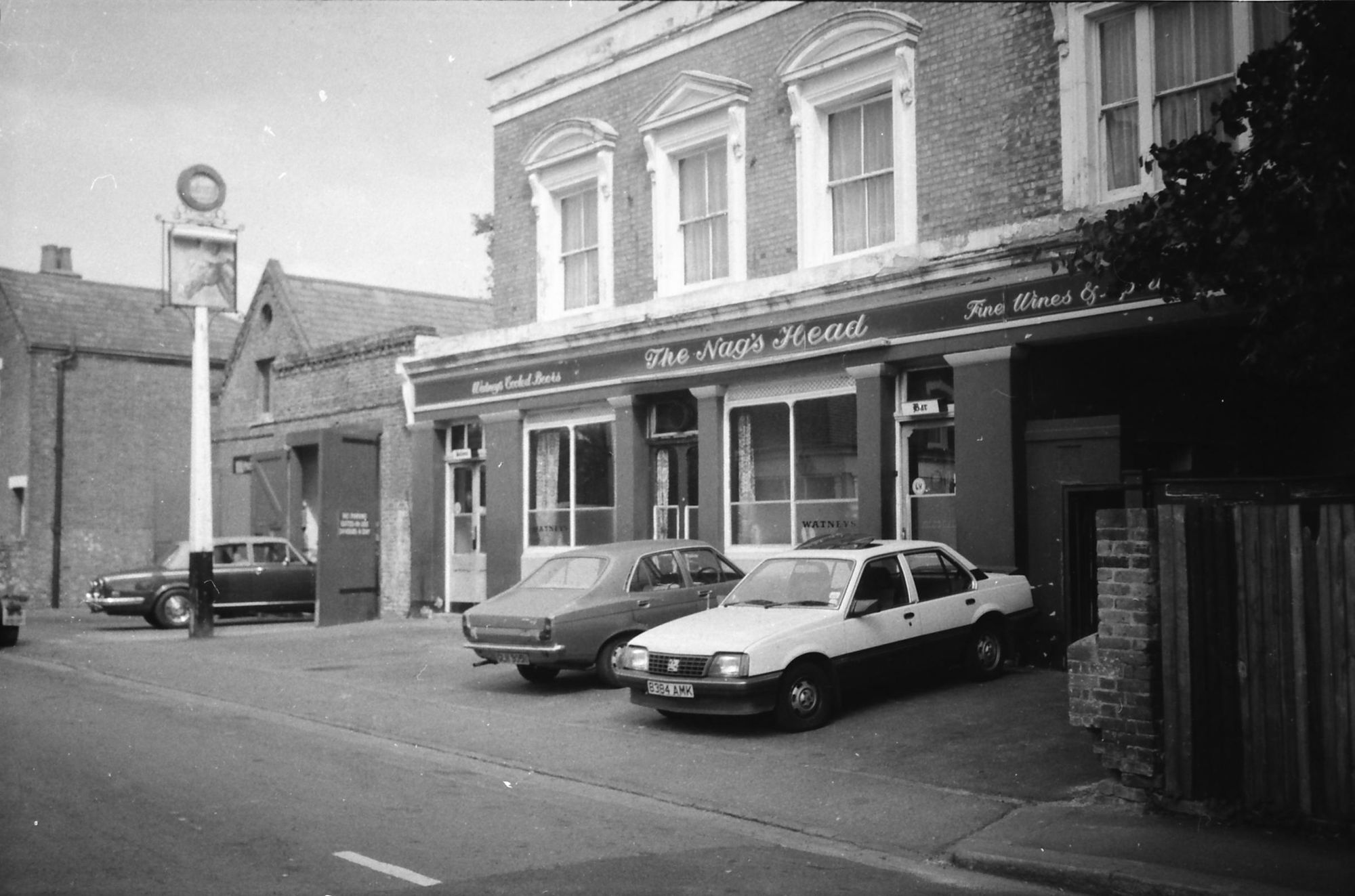 Nags Head London E17 taken in 1986.. (Pub, External). Published on 10-01-2019