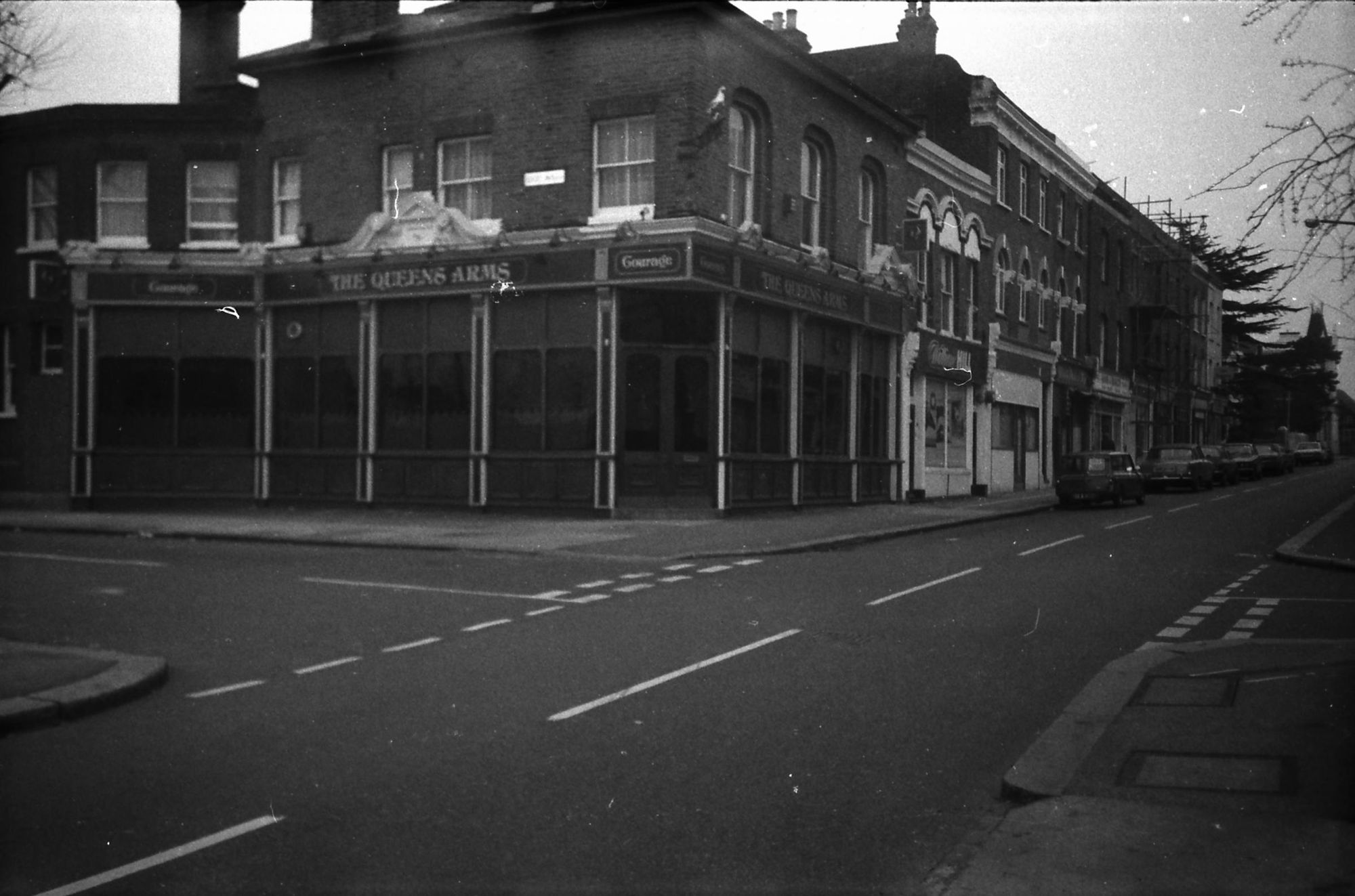 Queens Arms London E17 taken in 1986.. (Pub, External). Published on 10-01-2019