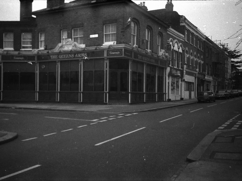Queens Arms London E17 taken in 1986.. (Pub, External). Published on 10-01-2019