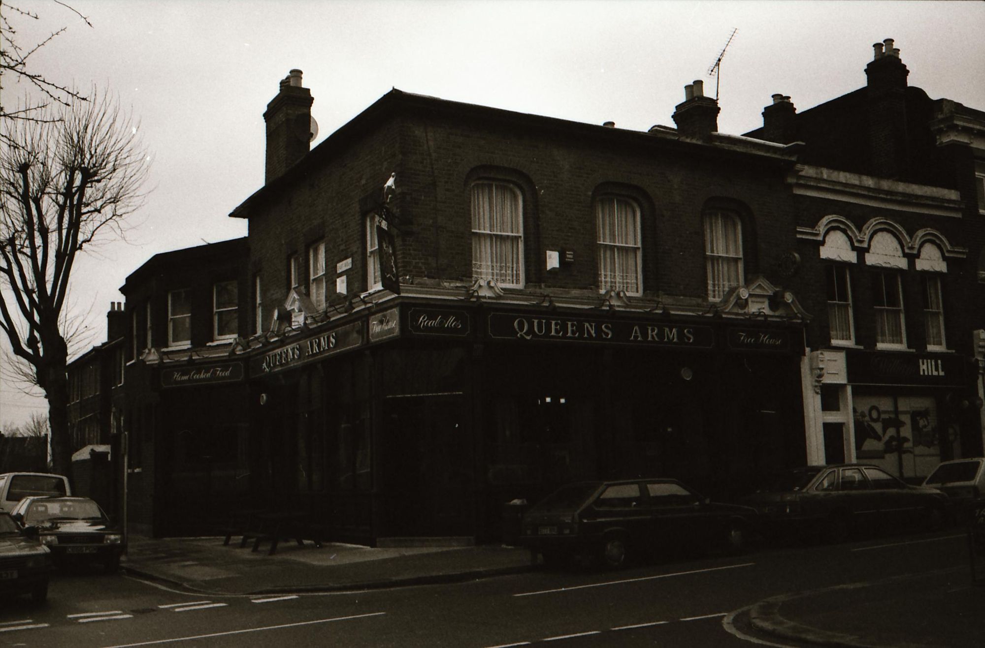 Queens Arms London E17 taken between Dec 92-Jan 1994.. (Pub, External). Published on 10-01-2019