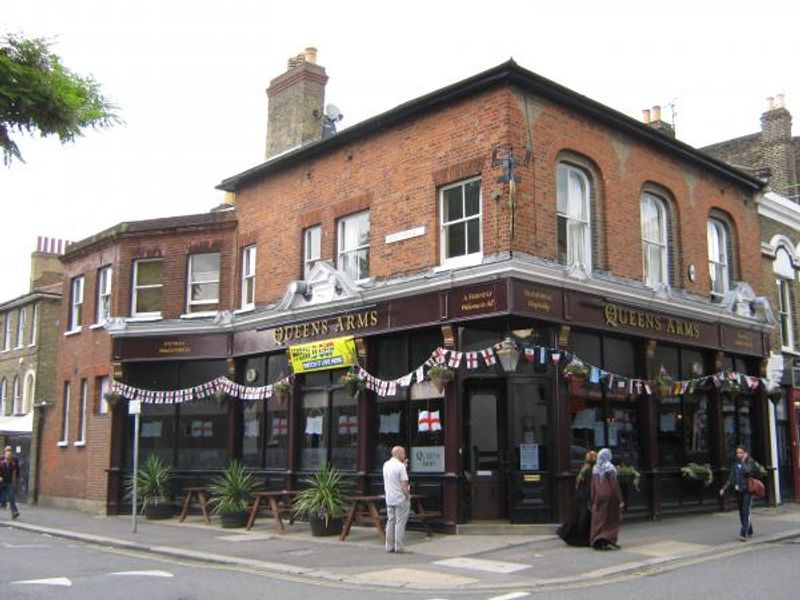 Queens Arms London E17. (Pub, External). Published on 18-11-2013