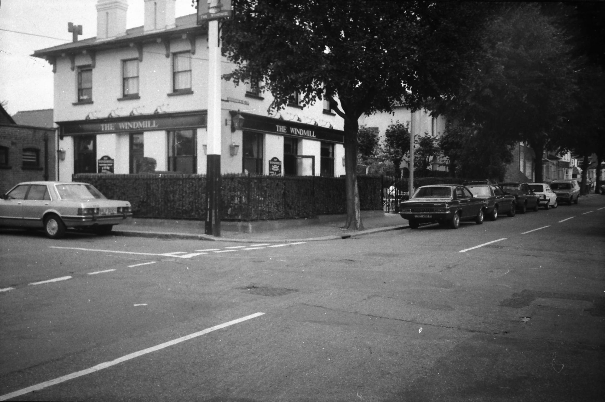 Windmill London E17 taken in 1986.. (Pub, External). Published on 10-01-2019