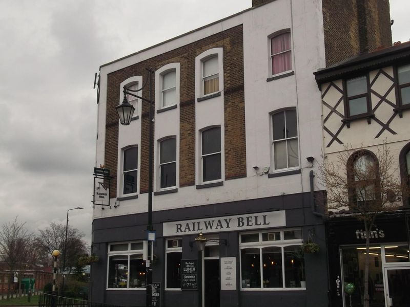 Railway Bell London E18 taken 19 March 2019.. (Pub, External). Published on 15-04-2019