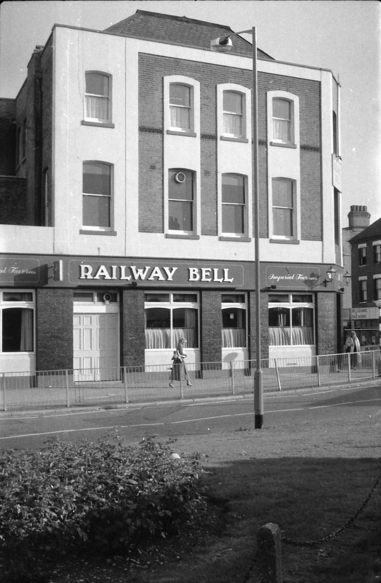 Railway Bell London E17 taken in 1987.. (Pub, External). Published on 10-01-2019