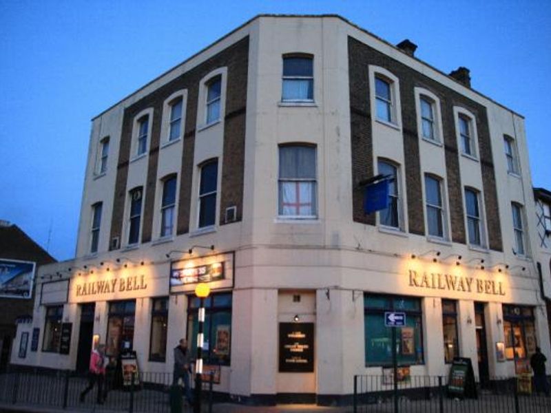 Railway Bell London E18. (Pub, External). Published on 18-11-2013