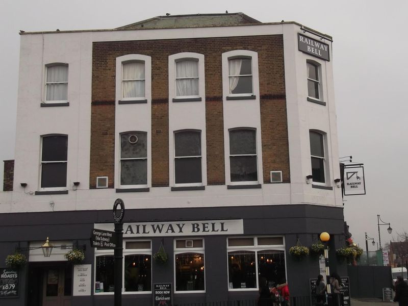 Railway Bell London E18 taken December 2016. (Pub). Published on 08-02-2017