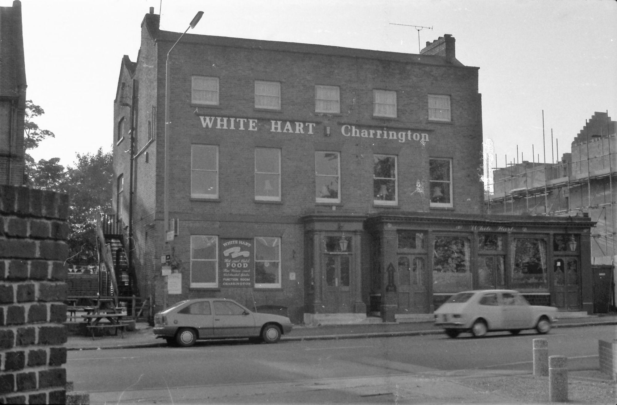 White Hart London E18 taken in 1987.. (Pub, External). Published on 10-01-2019