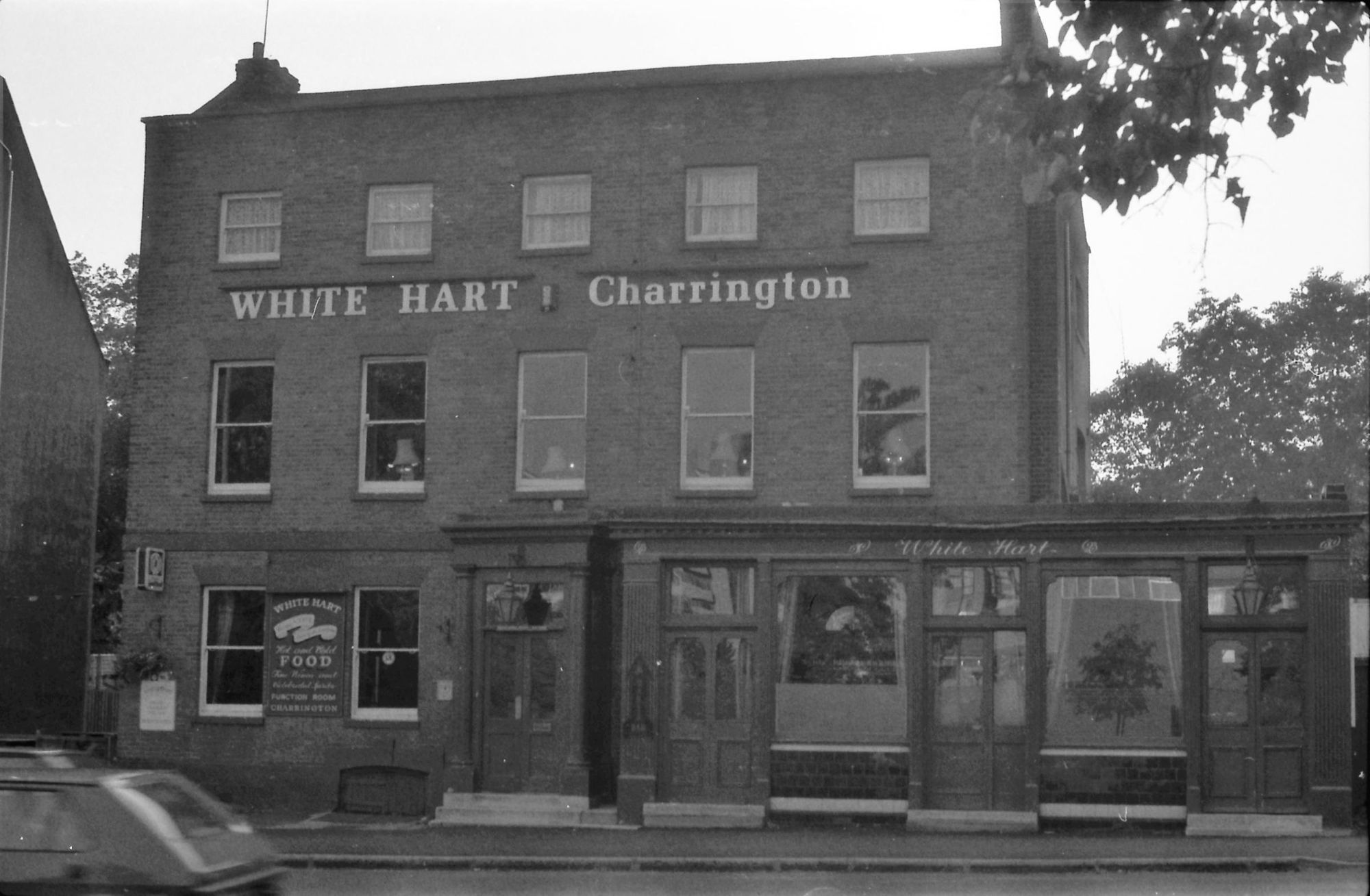 White Hart London E18 taken in 1987.. (Pub, External). Published on 10-01-2019