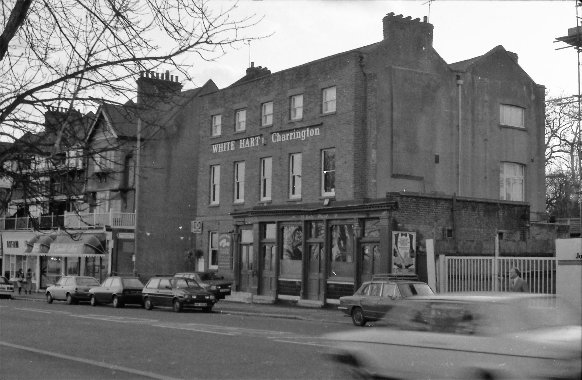 White Hart London E18 taken in 1987.. (Pub, External). Published on 10-01-2019