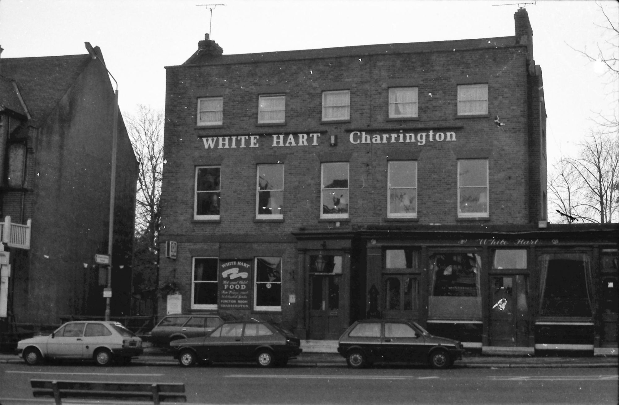 White Hart London E18 taken in 1987.. (Pub, External). Published on 10-01-2019