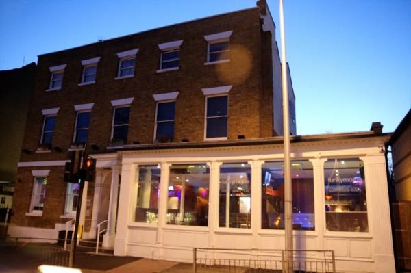 White Hart London E18. (Pub, External). Published on 18-11-2013