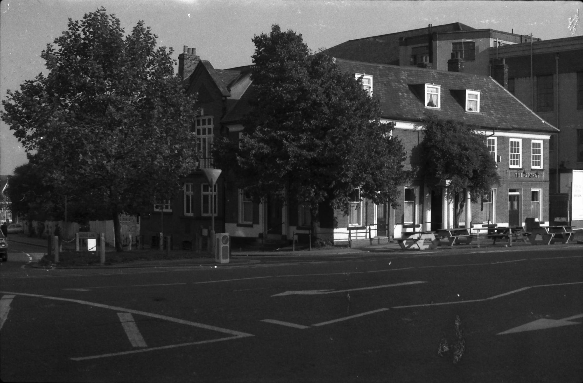 George London E17 taken in 1987.. (Pub, External). Published on 10-01-2019