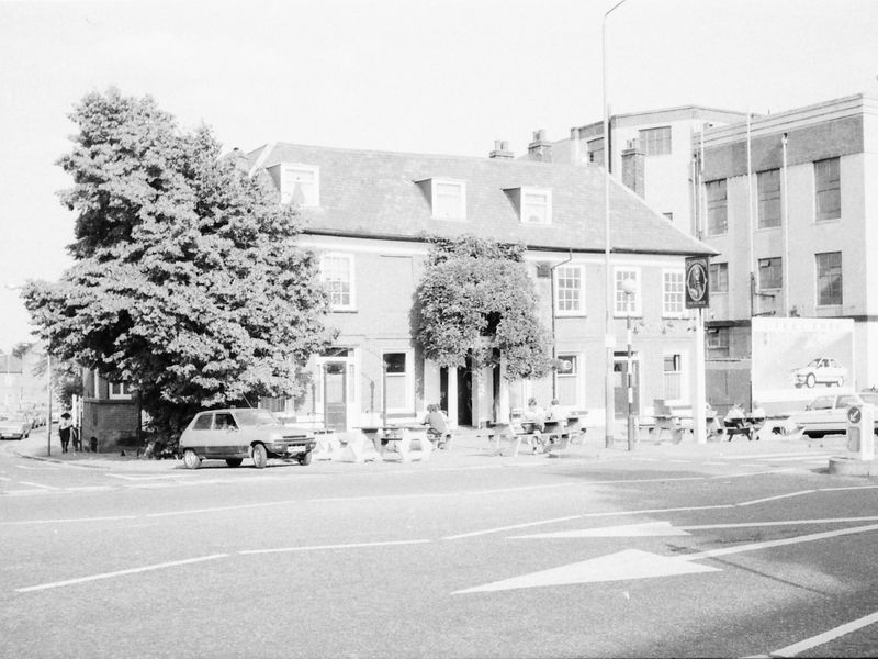George London E18 in 1987. (Pub, External). Published on 10-01-2019