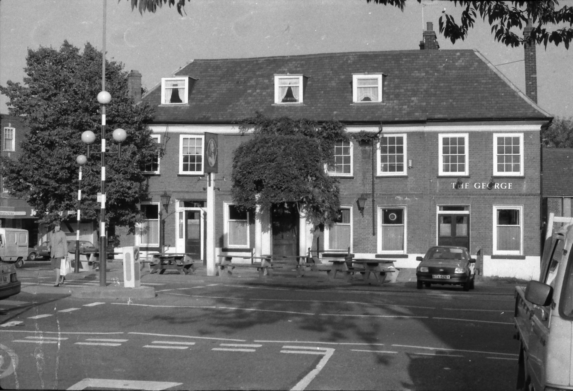 George London E17 taken in 1987.. (Pub, External). Published on 10-01-2019