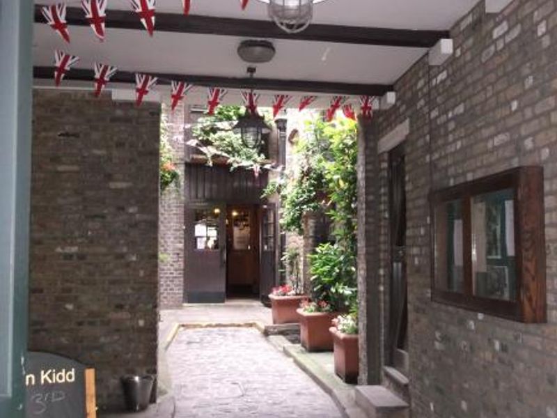 Captain Kidd London E1. (Pub, External). Published on 07-10-2013