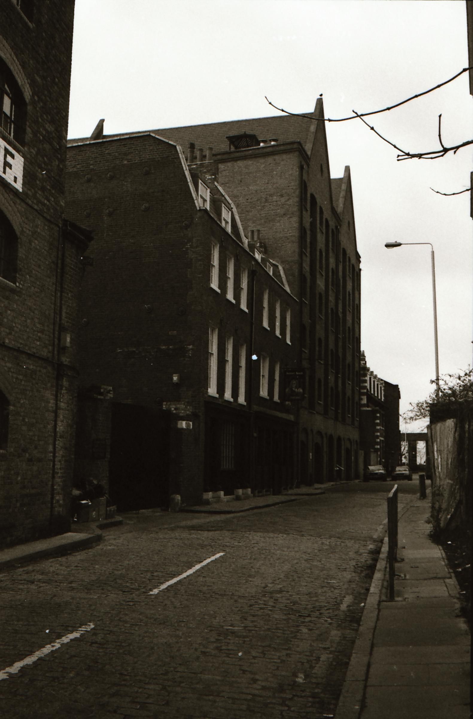 Captain Kidd London E1 taken sometime between Dec 92-Jan 1994. (Pub, External). Published on 27-12-2017