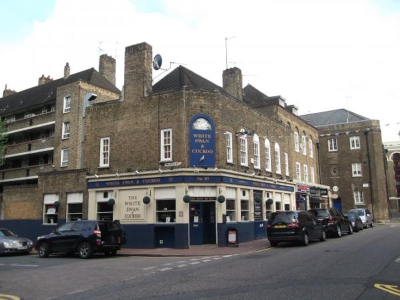 White Swan & Cuckoo London E1. (Pub, External). Published on 14-10-2013