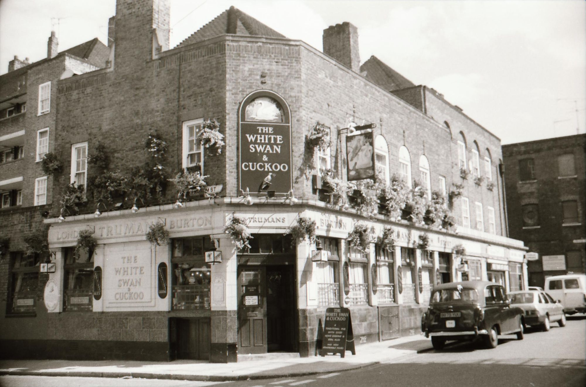 White Swan & Cuckoo taken Aug 1989.. (Pub, External). Published on 02-01-2018