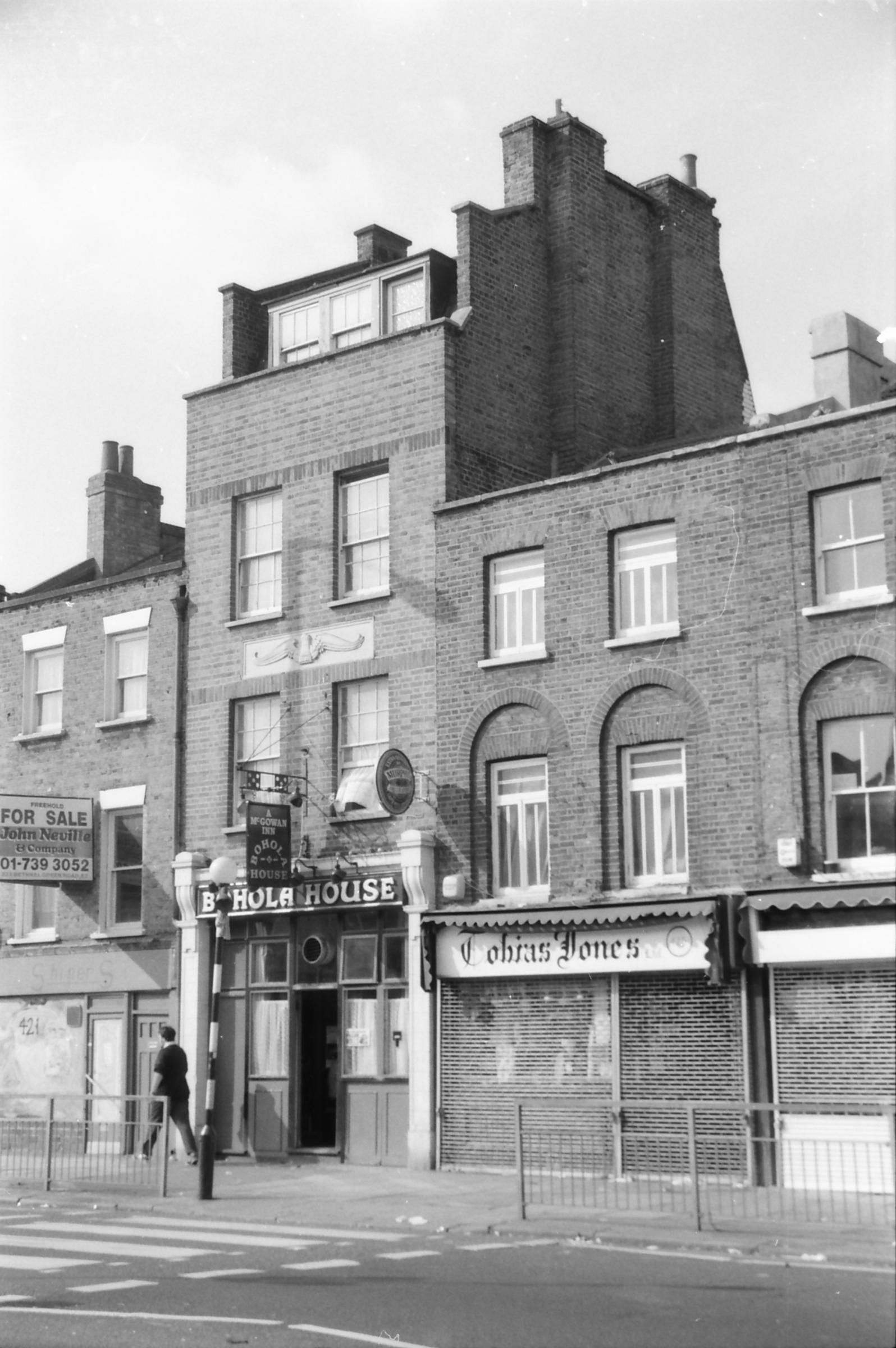 Bohola House London E2 taken 18 Sept 1988.jpg. (Pub, External). Published on 22-02-2018