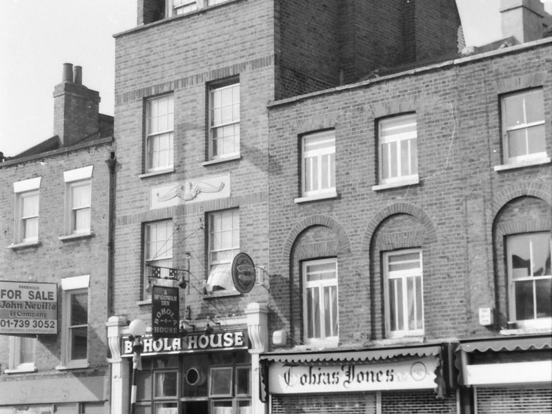 Bohola House London E2 taken 18 Sept 1988.jpg. (Pub, External). Published on 22-02-2018
