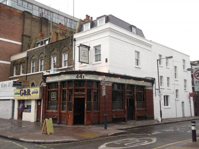 Sun London E2 taken Nov 2014. (Pub, External). Published on 28-01-2015