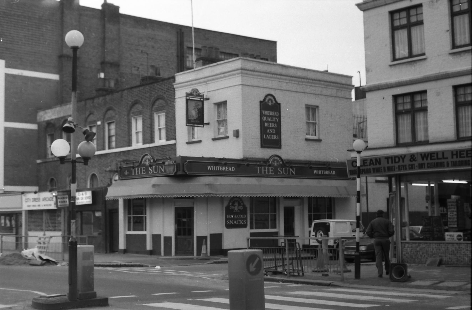 Sun London E2 taken 19 Feb 1989. (Pub, External). Published on 22-02-2018